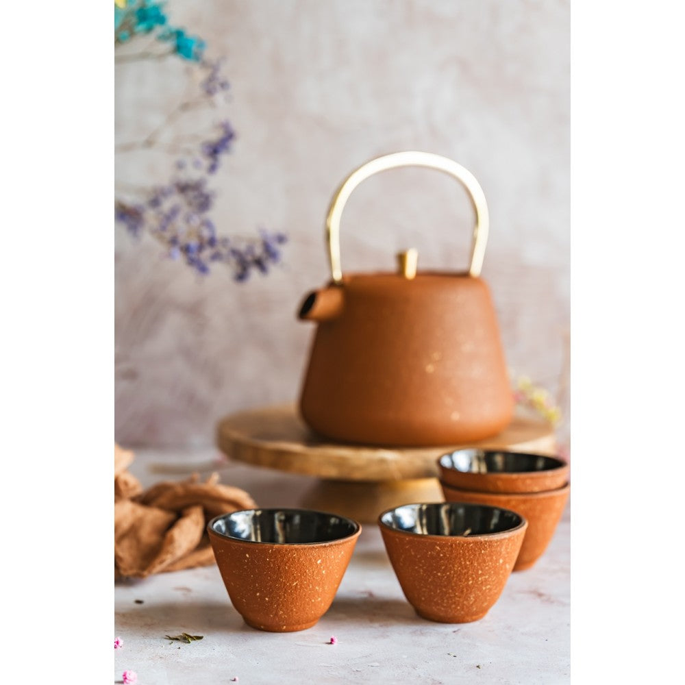 Set ceainic Agnes Rusty, fonta, 4 cani incluse, 1 litru